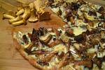 Фото рецепта: Пицца со свежими лисичками