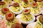 Фото рецепта: Фаршированные яйца с оливками