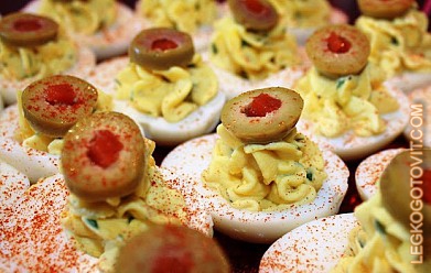 Фото рецепта: Фаршированные яйца с оливками