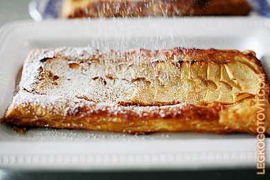 Как вкусно испечь яблочный пирог из слоеного дрожжевого теста в духовке?