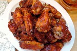 Фото рецепта: Жареные куриные крылышки с соусом барбекю