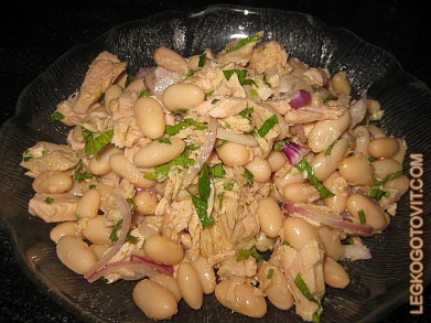 Фото рецепта: Тосканский салат с белой фасолью и тунцом