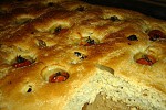Фото рецепта: Хлеб с помидорами черри и базиликом