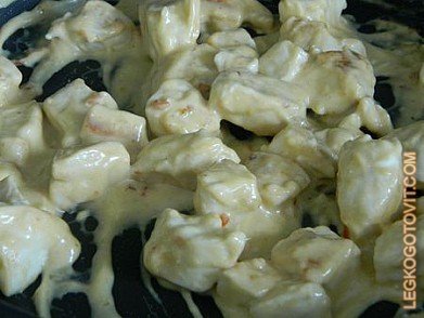 Фото рецепта: Кусочки куриного филе с соусом 