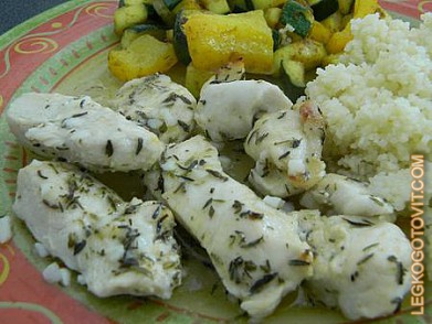 Фото рецепта: Кусочки куриного филе с тимьяном и лимоном