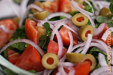 Фото рецепта: Салат из томатов и маслин
