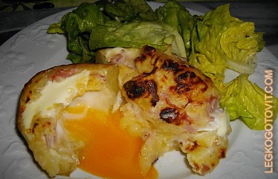 Фото рецепта: Печеный картофель фаршированный яйцом