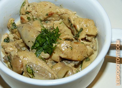 Фото рецепта: Курица с грибами в горчично-сливочном соусе