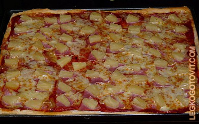 Фото рецепта: Пицца с беконом и ананасом