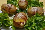 Фото рецепта: Фаршированный картофель в копченом беконе