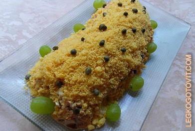 Фото рецепта: Салат из курицы с маринованными грибами