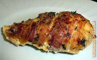 Фото рецепта: Куриное филе, запеченное в беконе