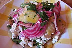 Фото рецепта: Полосатый салат из свеклы и сыра фета