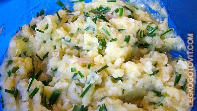 Фото рецепта: Картофельное пюре с зеленым луком и оливковым маслом