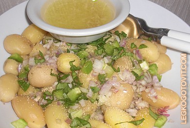 Фото рецепта: Салат с мелким молодым картофелем