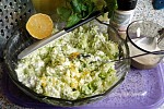 Фото рецепта: Салат из капусты с лимонной цедрой и йогуртом