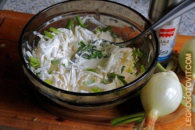 Фото рецепта: Салат из дайкона со сметаной