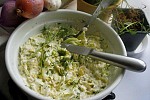 Фото рецепта: Салат из молодой капусты со сметаной