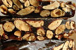Фото рецепта: Черная (медовая) нуга с орехами