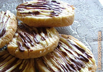 Фото рецепта: Овсяное печенье с шоколадной глазурью