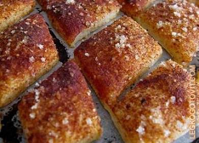 Фото рецепта: Сырное печенье с красным перцем
