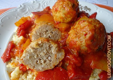 Фото рецепта: Тефтели в томатном соусе с болгарским перцем