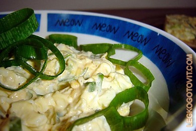 Фото рецепта: Салат из яиц и зеленого лука