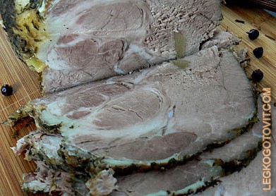 Фото рецепта: Запеченный свиной ошеек с ягодами можжевельника