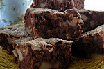 Фото рецепта: Простой шоколадный пирог с миндалем, яблоками и корицей