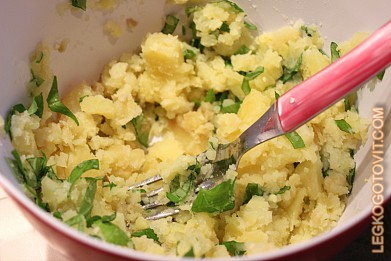 Фото рецепта: Картофельное пюре с чесноком и петрушкой