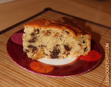 Фото рецепта: Сладкий яблочный пирог с маскарпоне и шоколадом