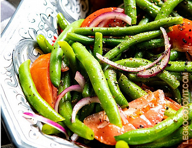 Фото рецепта: Салат из зеленой фасоли и помидоров