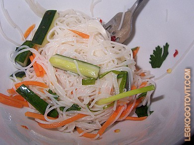 Фото рецепта: Фунчеза с морковью по-корейски
