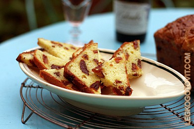 Фото рецепта: Хлеб с курагой, миндалем и лимоном