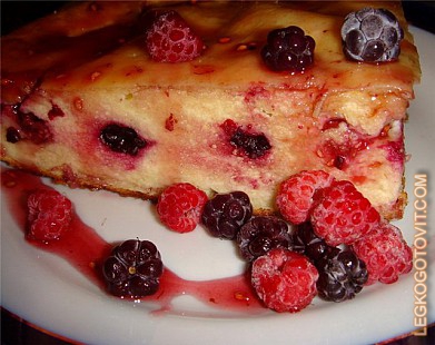 Фото рецепта: Творожная запеканка с ягодами