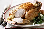 Фото рецепта: Фаршированная курица под соусом из крыжовника