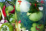 Фото рецепта: Зеленые помидоры, фаршированные чесноком