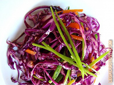 Фото рецепта: Салат из краснокочанной капусты