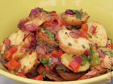 Фото рецепта: Картофельный салат с луком и сладким перцем