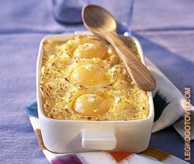 Фото рецепта: Яичница в картофельном пюре